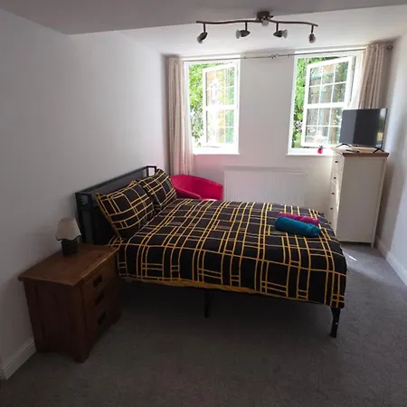 Ensuite Near Airbus & Rolls-royce, Southmead Hospital Проживание в семье *