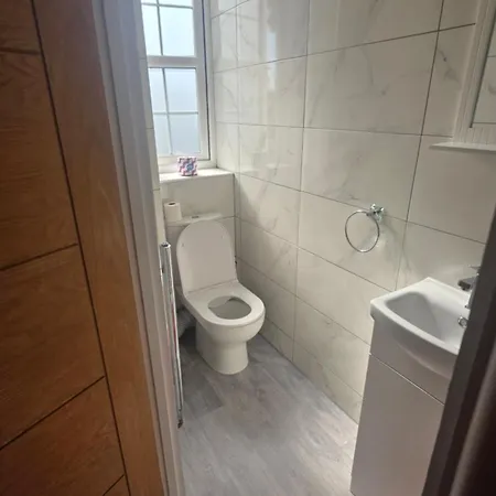 Ensuite Near Airbus & Rolls-royce, Southmead Hospital Бристоль