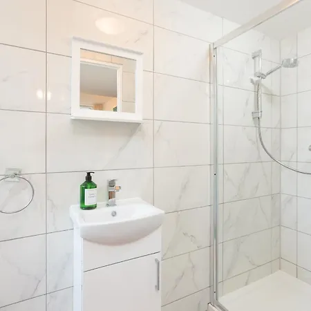 Ensuite Near Airbus & Rolls-royce, Southmead Hospital