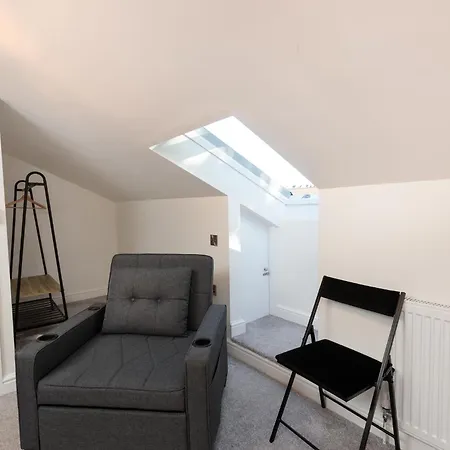 Ensuite Near Airbus & Rolls-royce, Southmead Hospital